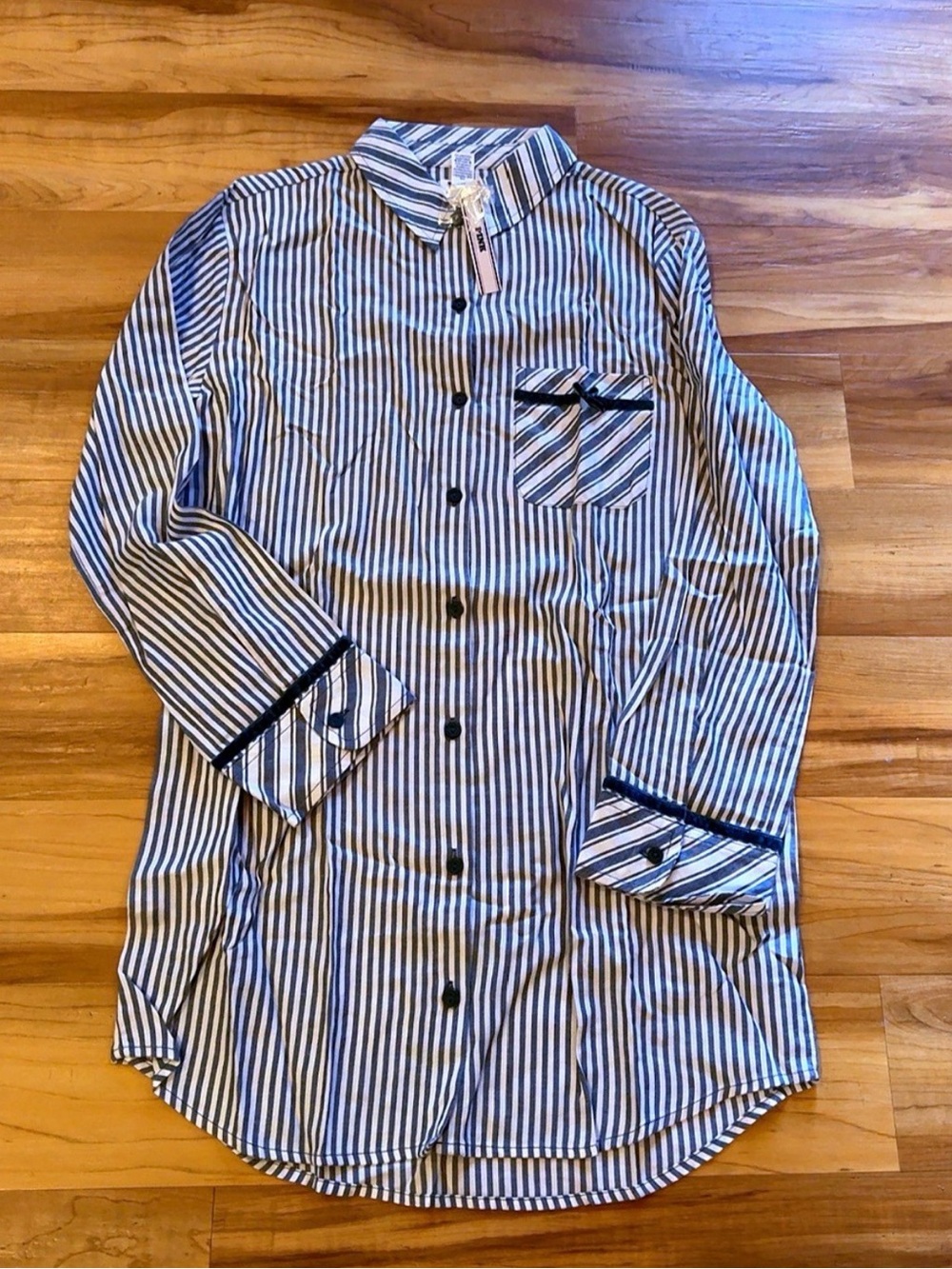 PINK Victoriaโs Secret Flannel Nightshirt NWT XS Striped Button Front Bow Pocket